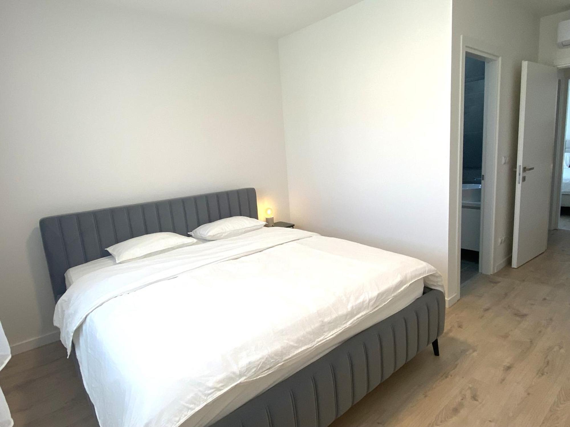 Sunset Gardens - Holiday Apartments - By Tlv Living ليماسول المظهر الخارجي الصورة