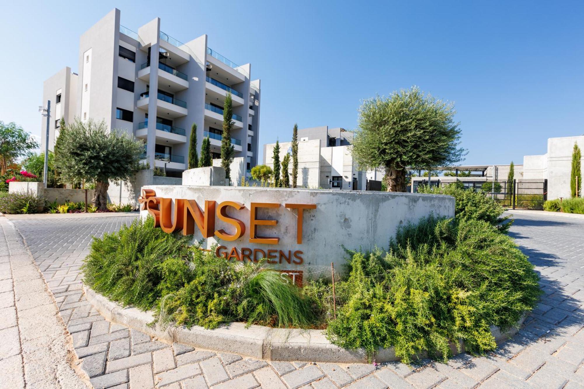 Sunset Gardens - Holiday Apartments - By Tlv Living ليماسول المظهر الخارجي الصورة
