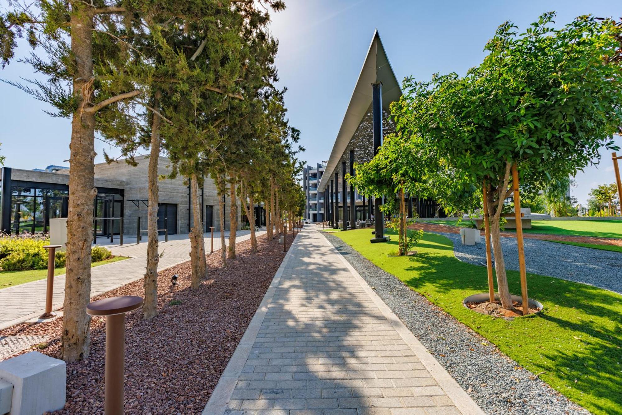 Sunset Gardens - Holiday Apartments - By Tlv Living ليماسول المظهر الخارجي الصورة